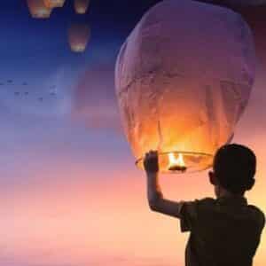 Sommernacht Himmelslaternen